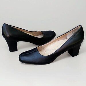 (7.5 N) TROTTERS Black Square Toe 2.5” Block Heels